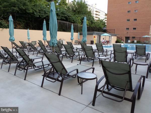 Building Photo - 1300 S Arlington Ridge Rd