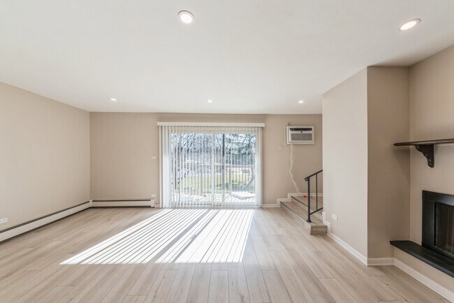 Building Photo - 751 S Dwyer Ave