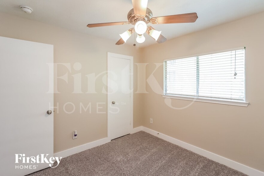 Building Photo - 5043 Summit Lodge Dr