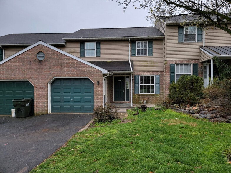 Primary Photo - 336 Cardinal Ln