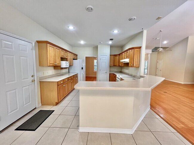 Building Photo - 6478 Avenida De Galvez