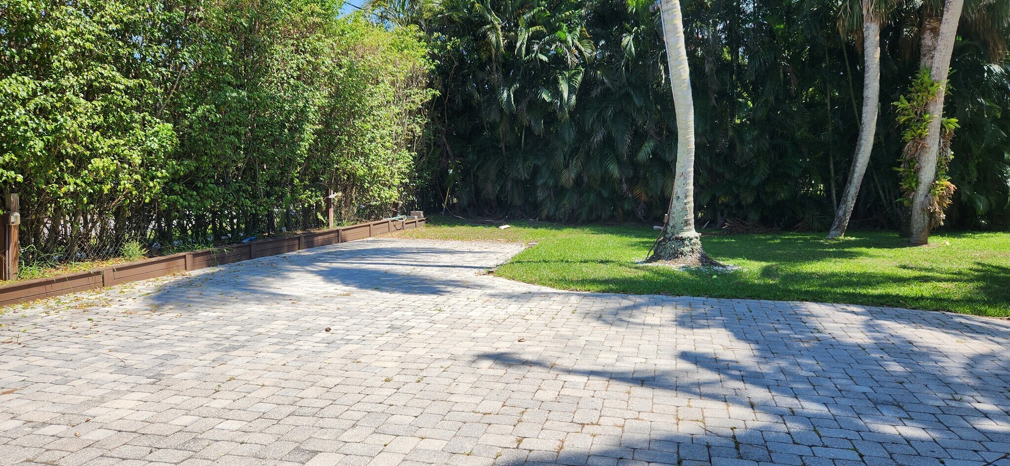 RV parking - 1066 SE Saint Lucie Blvd
