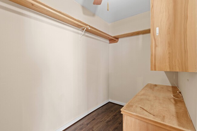 Building Photo - 515 W 17th St