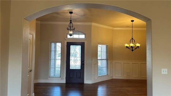 Building Photo - 2005 SW Pinoak Ave