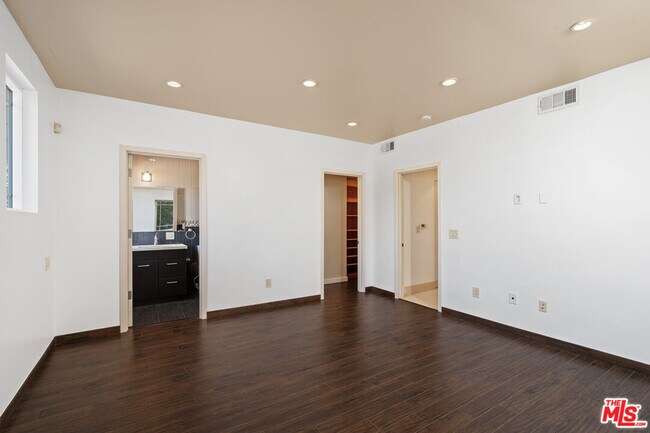 Building Photo - 10926 Alta View Dr