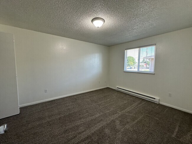Building Photo - L994