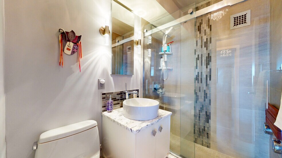 Building Photo - 10 Whittier Pl