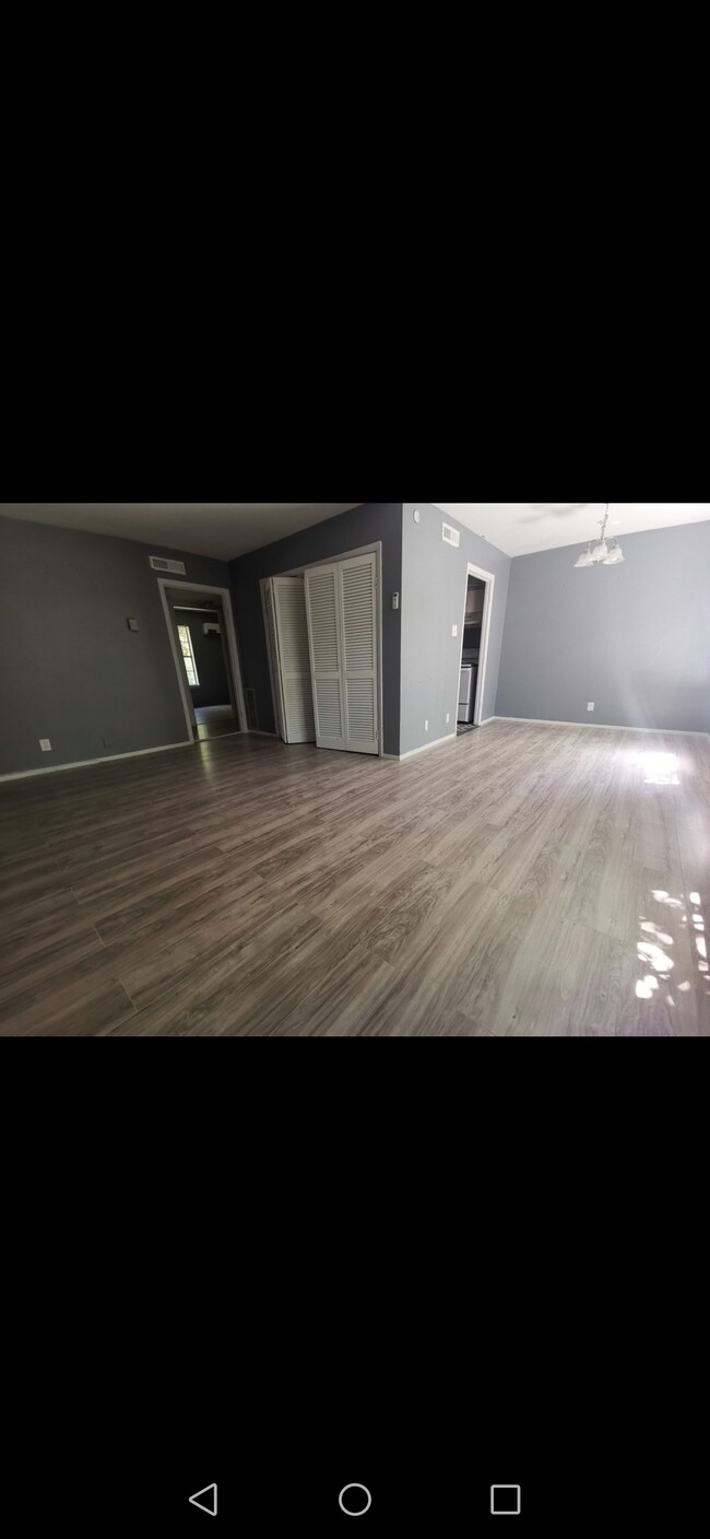 inside house - 539 Moore St S
