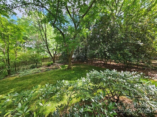 Building Photo - 4015 Brownes Ferry Rd