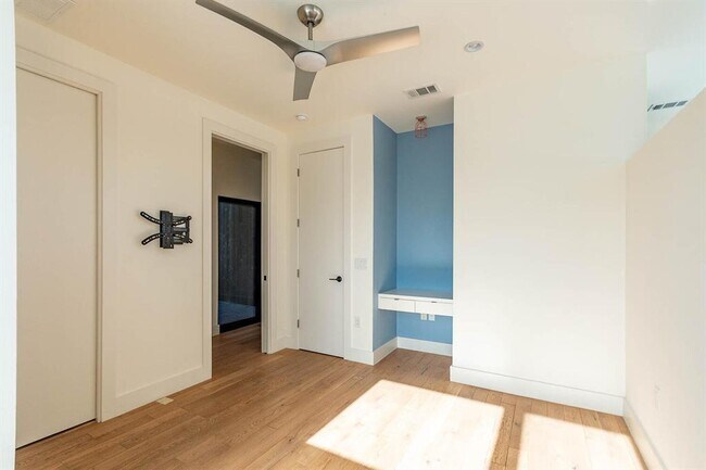 Building Photo - 3305 Garden Villa Ln