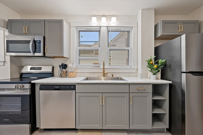 Building Photo - 34 Allen St