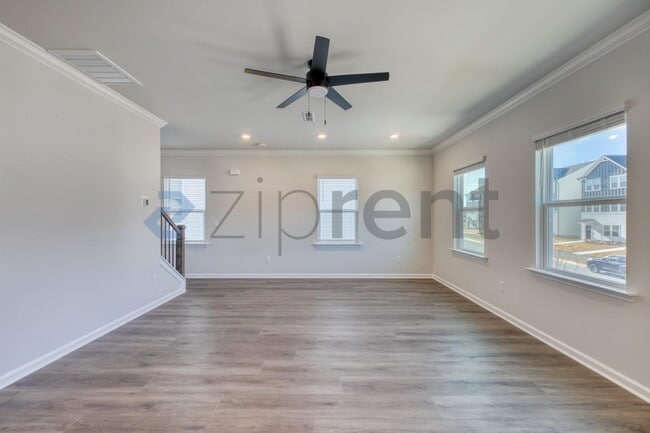 Building Photo - 1467 Hasse Ave