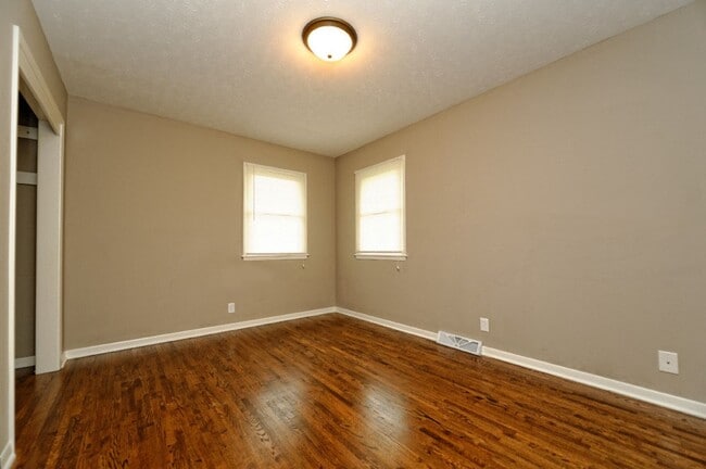 Building Photo - 4 Bedroom / 2 Bath Home Available Now!
