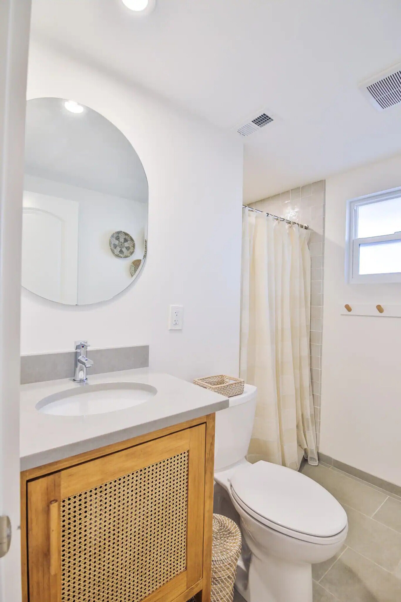2nd Bath - 2249 Grove St