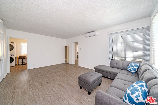 Building Photo - 1349 W 35th Pl