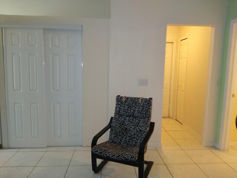 Building Photo - 106 Woodbury Pines Cir