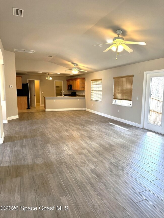 Building Photo - 320 Jennifer Dr