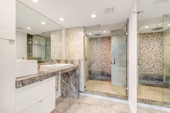 Building Photo - 400 N Flagler Dr