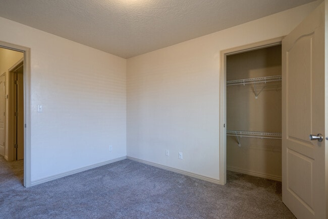 Building Photo - 3 Bedroom Plus Office in The Knolls at Little Valley