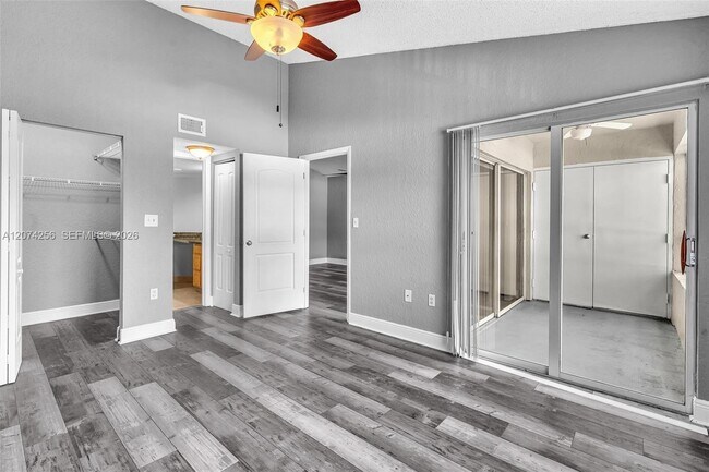 Building Photo - 2803 N Oakland Forest Dr