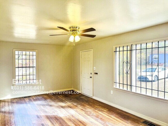 Building Photo - 2649 Brookwood Dr