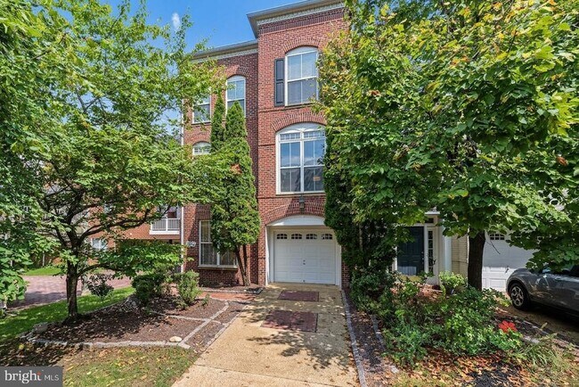 Building Photo - 5256 Bessley Pl