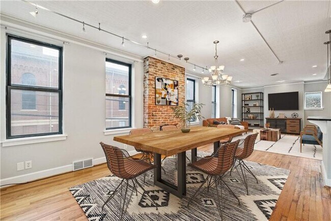 Building Photo - 1214 Bingham St