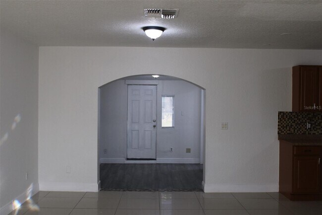 Building Photo - 116 Hermosillo Dr