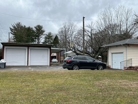 Building Photo - 310 Carbon City Rd