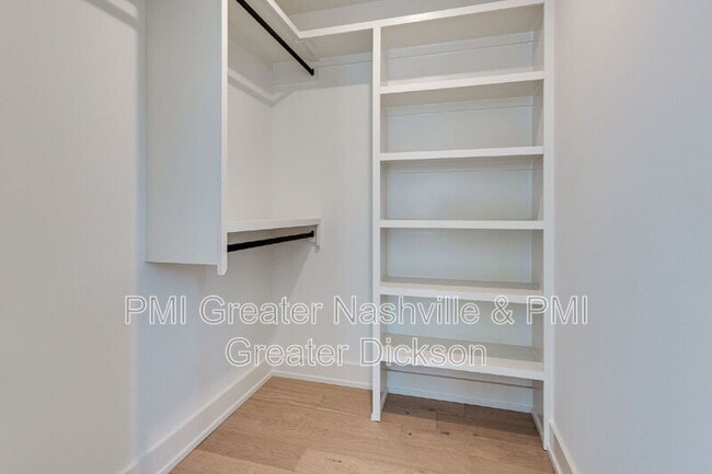 Building Photo - 537 Midnight Way