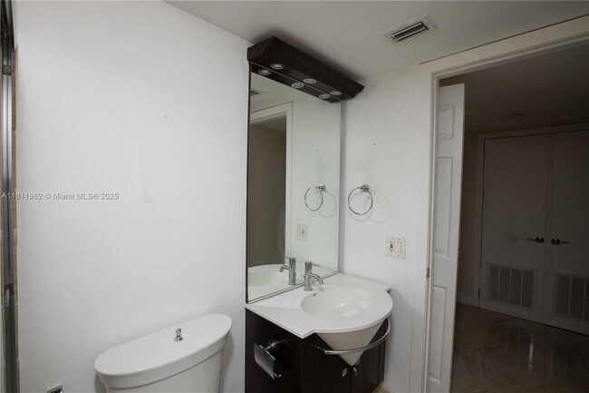 Building Photo - 770 Claughton Island Dr