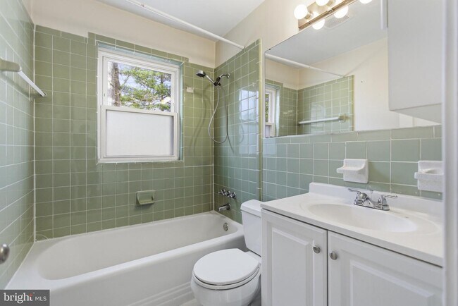 Building Photo - 10626 S Dunmoor Dr