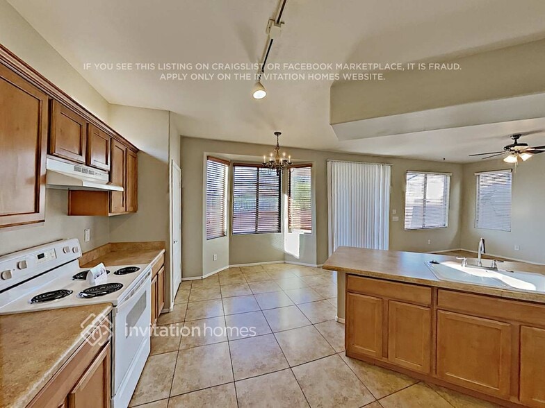 Building Photo - 9833 E Empress Ave