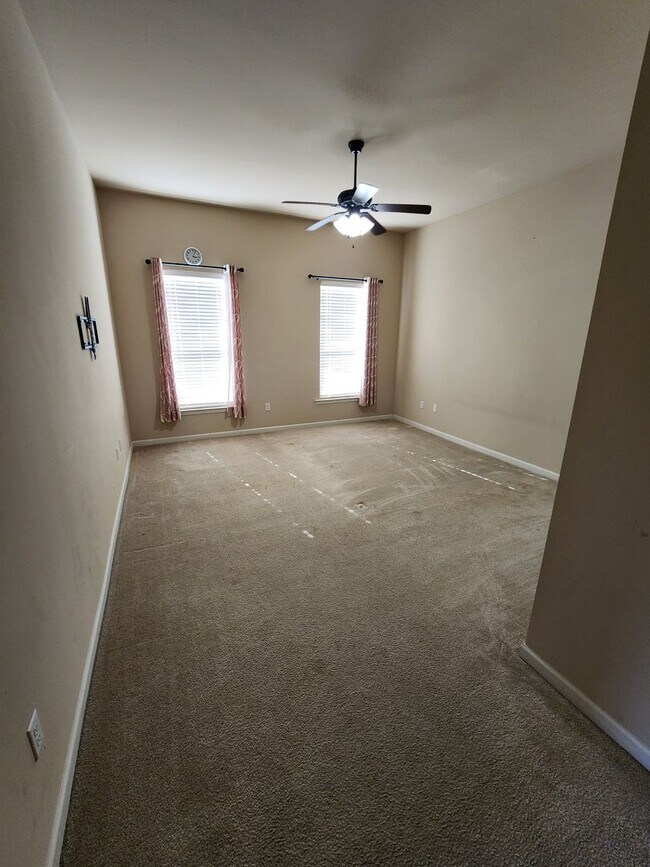 Building Photo - 16529 Gallion Dr