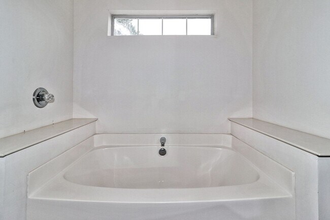 Building Photo - Beautiful 5 bedroom home in Grassfield Area of Chesapeake, VA