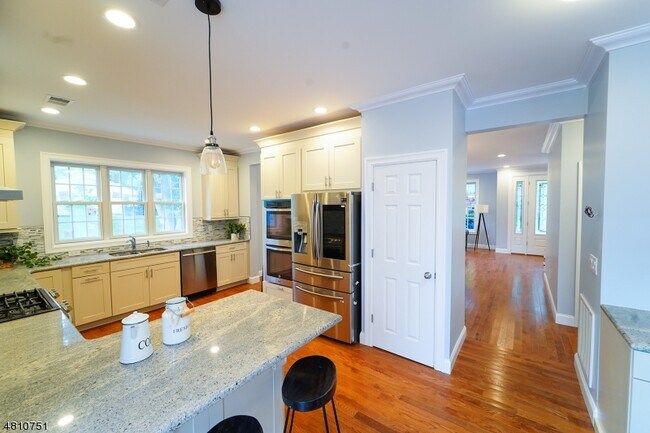 Building Photo - 9 Spalding Dr