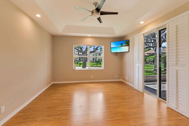 Building Photo - 12372 Cascades Pointe Dr