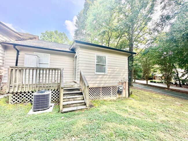 Building Photo - 102 Ashleigh Ct