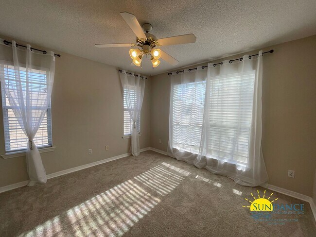 Building Photo - Prime Location and Stunning 4 Bedroom Home with Solar!