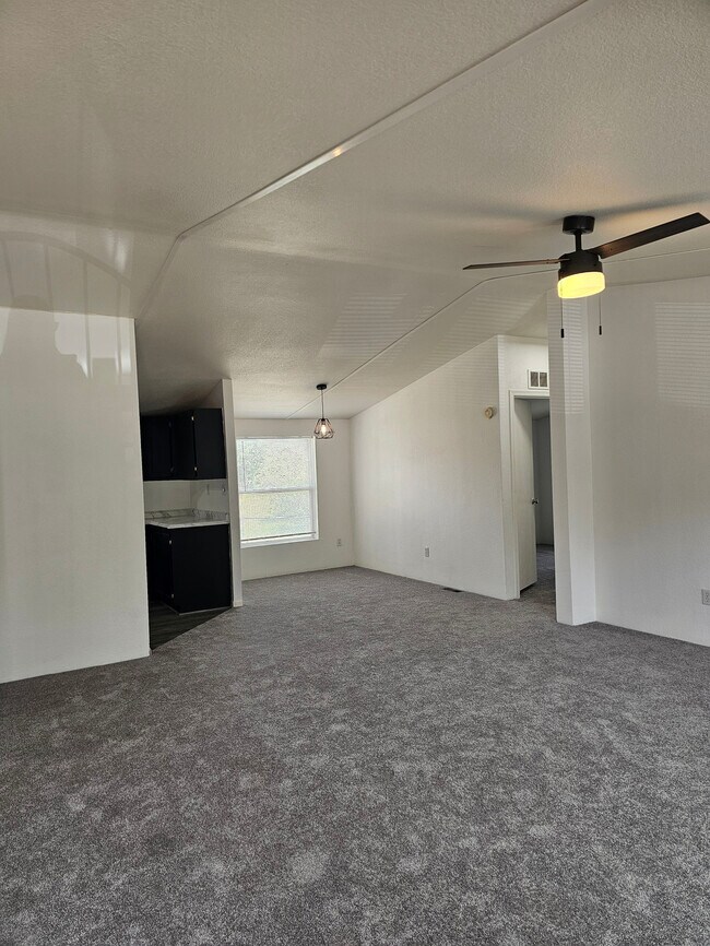 Building Photo - 3078 Rainbow Lake Dr