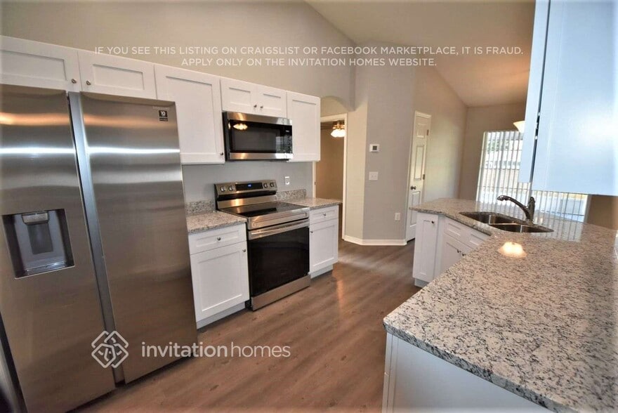 Building Photo - 10623 Foxcrest Way