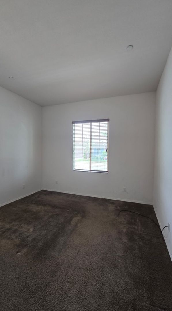 Building Photo - 6015 Dubois Pl