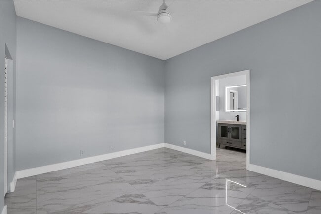 Building Photo - 716 Juniper Ln