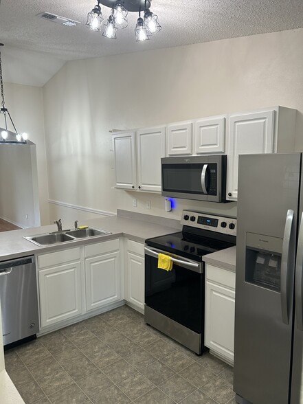 Kitchen - 743 Ginger Mill Dr