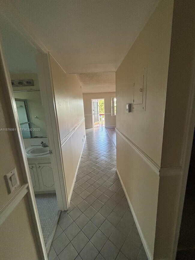 Building Photo - 280 Carleton St