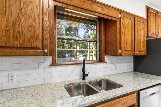 Building Photo - 26 Frostwood Dr