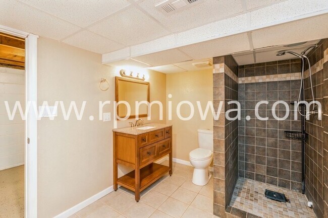 Building Photo - UPTOWN ANKENY!! 3 Bedroom, 2 Bath Home in Ankeny