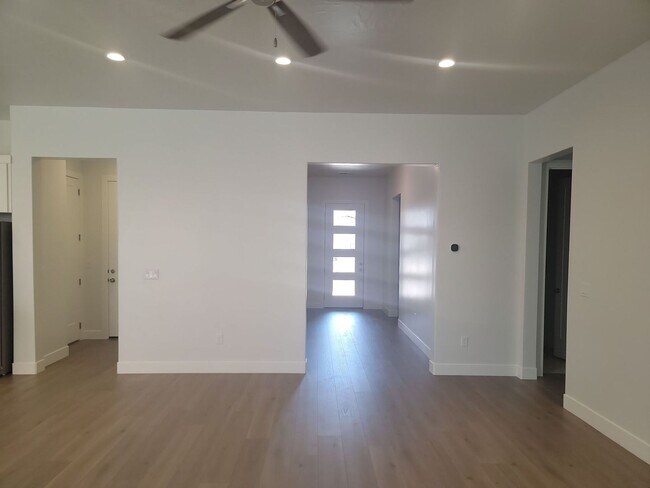 Building Photo - Brand New Stylish 3 Bedroom Home!
