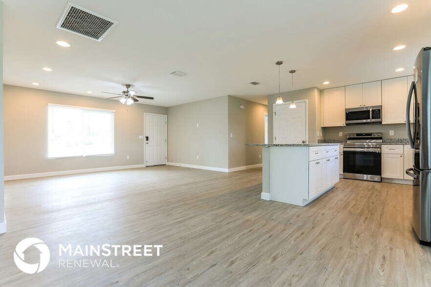 Building Photo - 5292 Trekell St