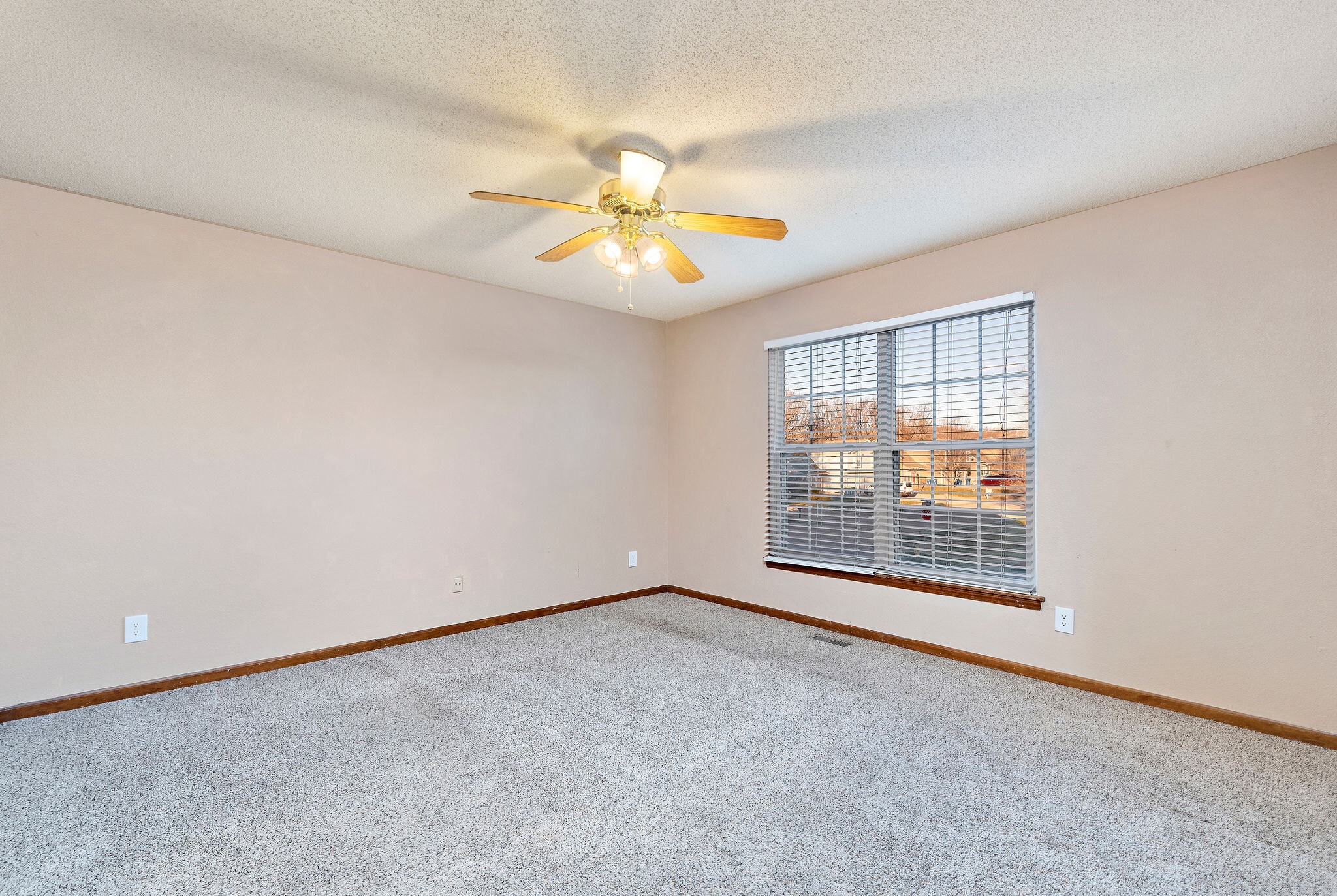 Building Photo - 937 Goldfinch Ln